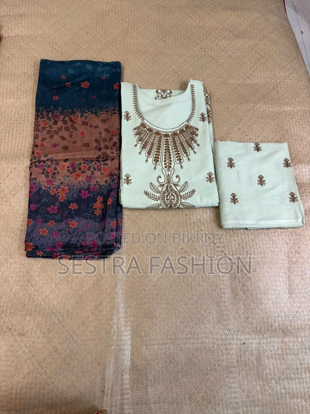 পাকিস্তানি ইন্সপায়ার থ্রিপিস