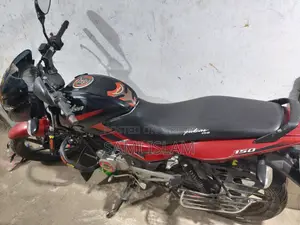 বাজাজ পালসার ১৫০ ২০১৬ কালো