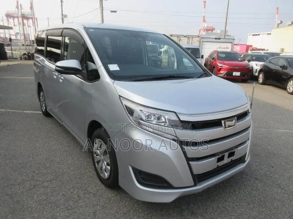 Toyota Noah 2.0 FWD (8 Seater) 2021 Silver