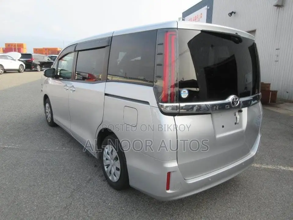 Toyota Noah 2.0 FWD (8 Seater) 2021 Silver