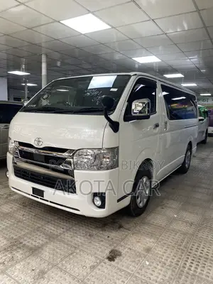 Toyota HiAce 2021 White
