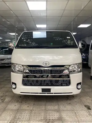 Toyota HiAce 2021 White