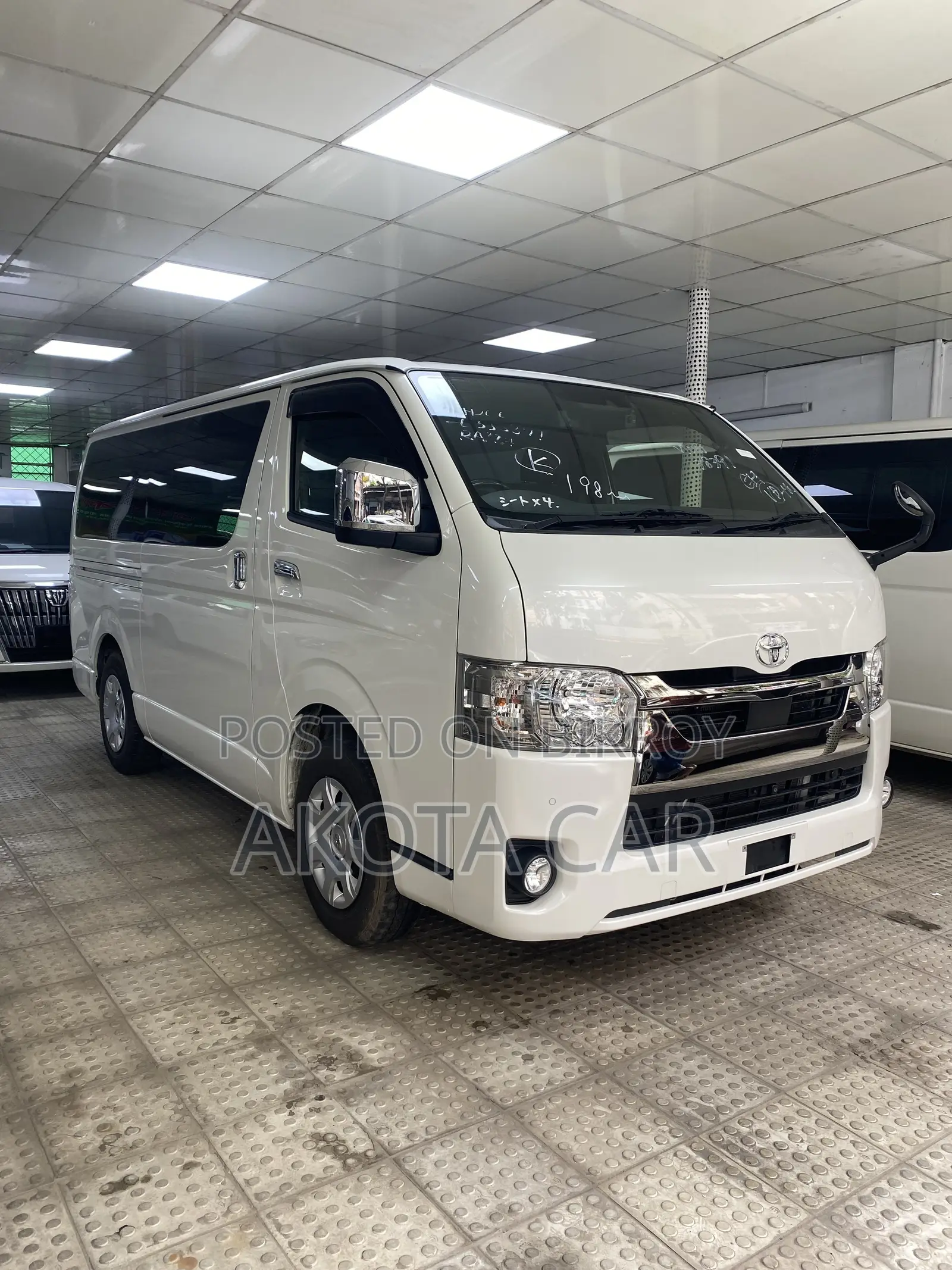 Toyota HiAce 2021 White