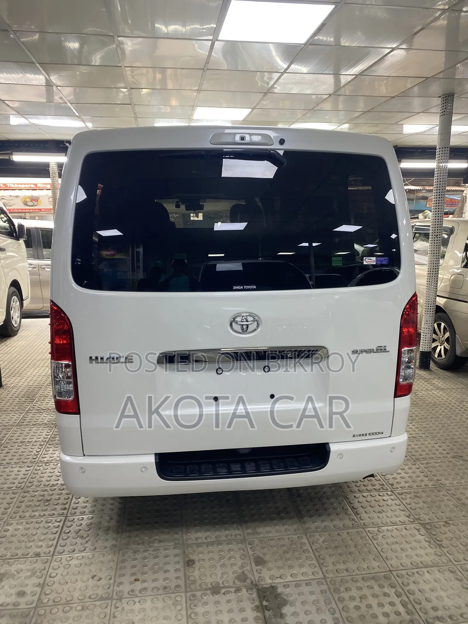 Toyota HiAce 2021 White