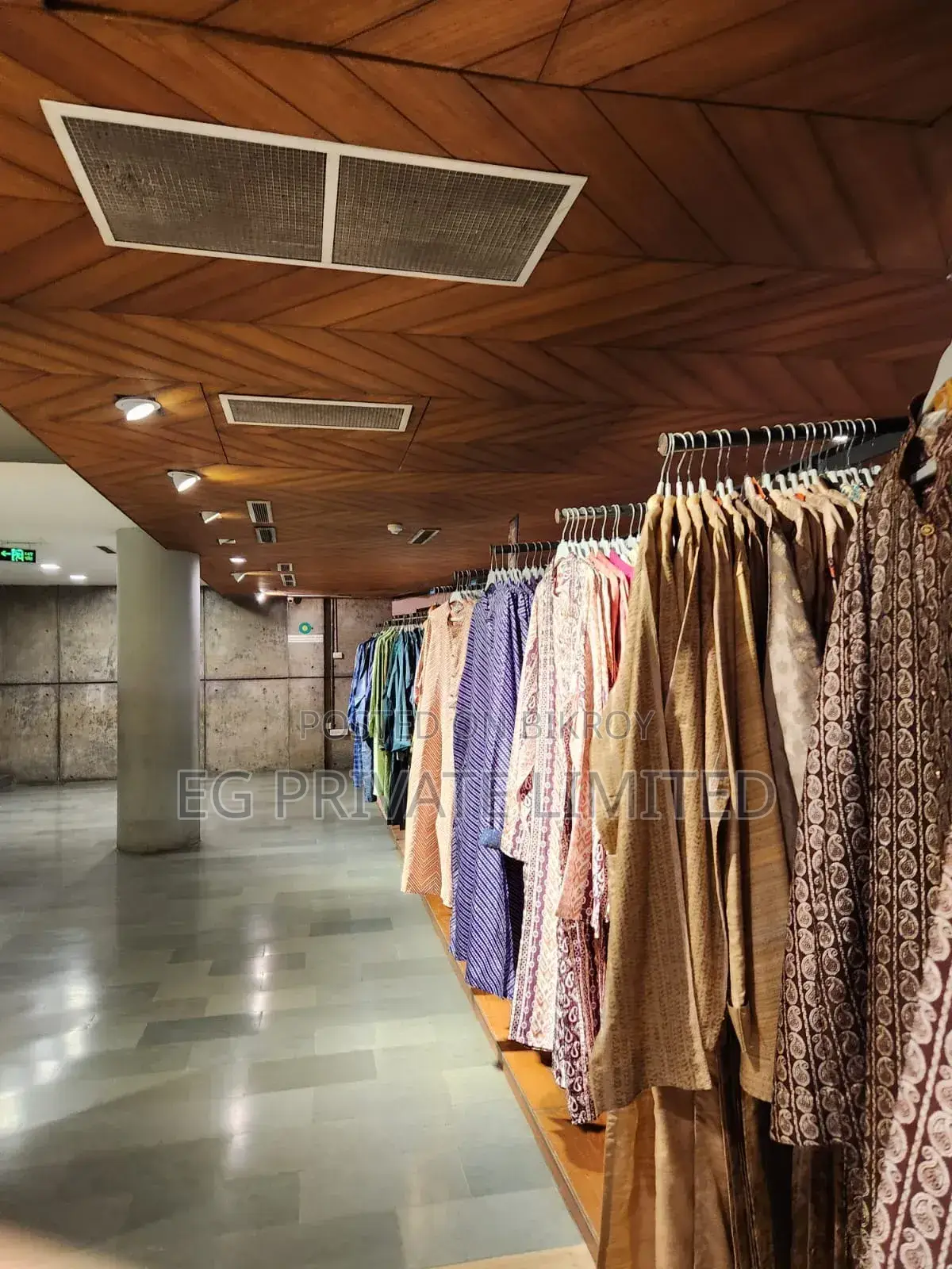 Staff needed at Ruhi Fashion