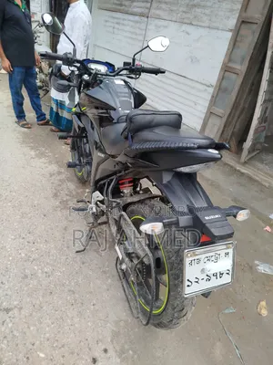 সুজুকি জিক্সার ২০২৫ কালো