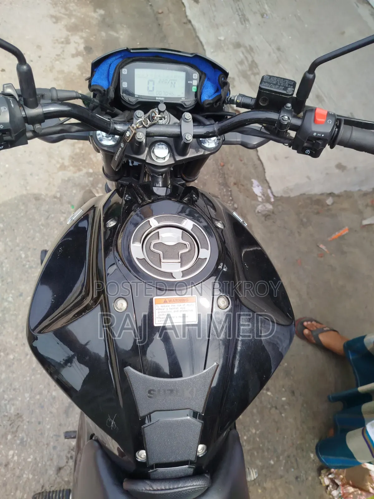 সুজুকি জিক্সার ২০২৫ কালো