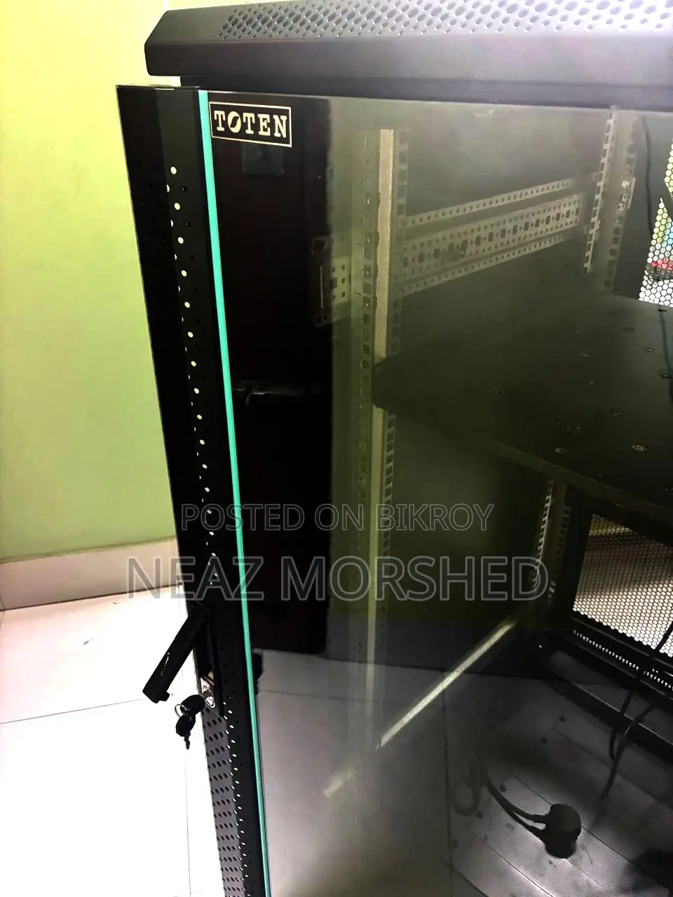 টোটেন ২২ইউ ৬০০ এক্স ১০০০ এমএম সার্ভার র‍্যাক (ইউজড ফ্রেশ)