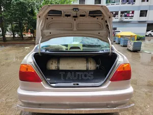 টয়োটা স্প্রিন্টার ২০০০ পার্ল