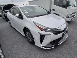 Toyota Prius 2021 Pearl