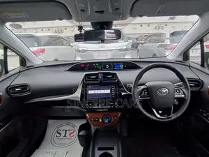 Toyota Prius 2021 Pearl
