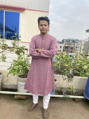 ওয়্যারহাউস অ্যাসিস্ট্যান্ট