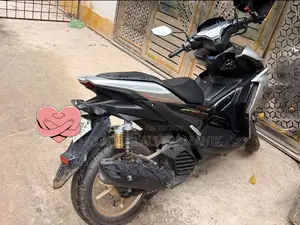 Yamaha Aerox 2024 Silver