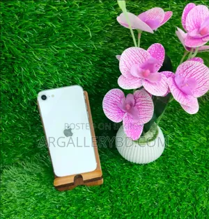 অ্যাপল আইফোন এসই (২০২০) ৬৪ জিবি হোয়াইট