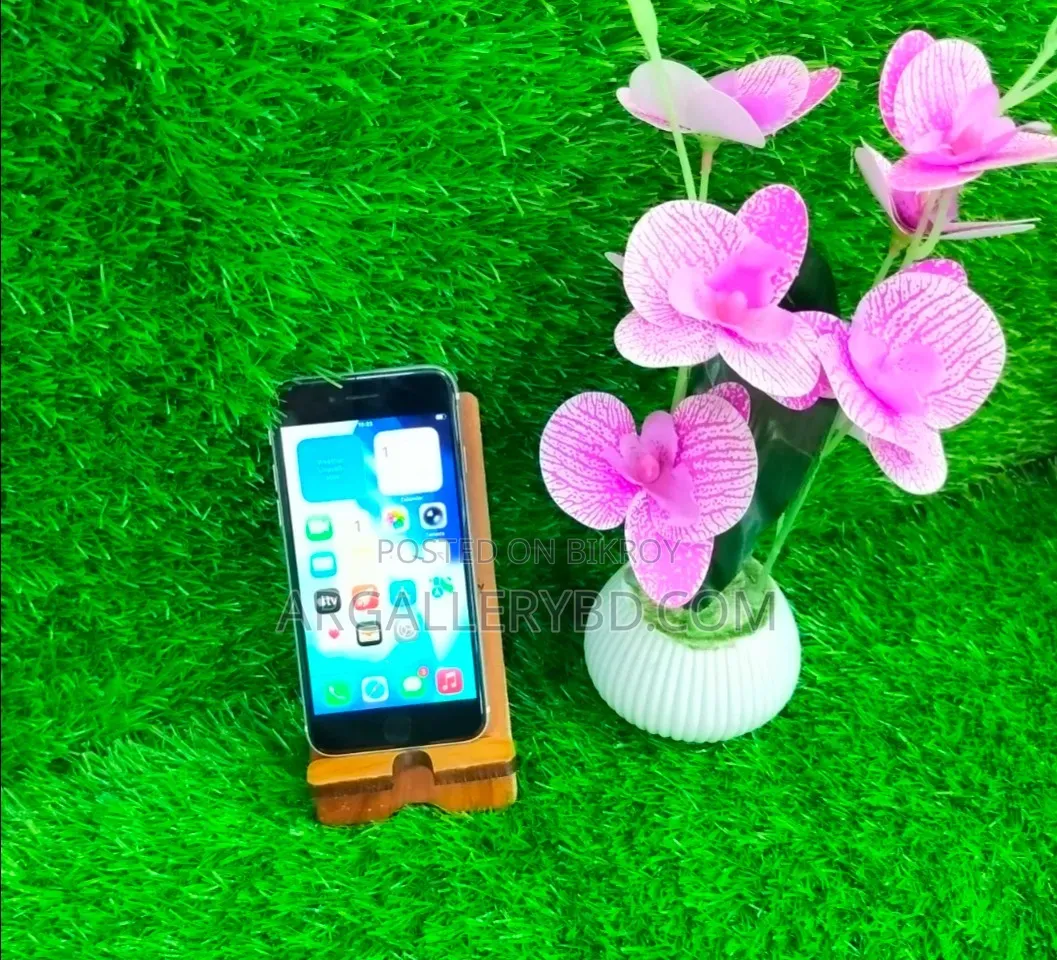 অ্যাপল আইফোন এসই (২০২০) ৬৪ জিবি হোয়াইট