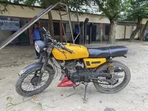 Honda XL 125 2015 Yellow