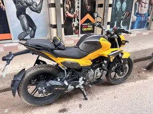 হিরো এক্সট্রিম ১২৫আর ২০২৫ ইয়েলো
