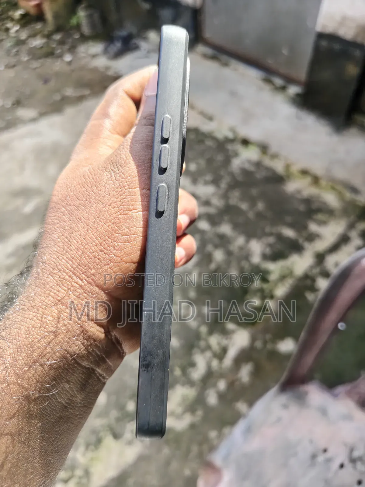আইকিউওও ১৩ কভার