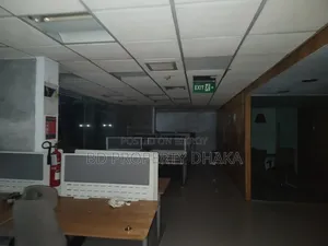গুলশান এভিনিউতে ৪৫০০ বর্গফুটের খোলা ফার্নিশড কমার্শিয়াল স্পেস ভাড়া