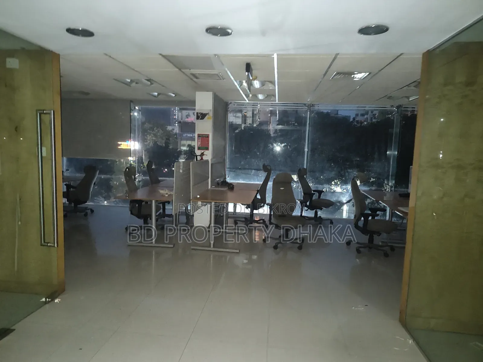 গুলশান এভিনিউতে ৪৫০০ বর্গফুটের খোলা ফার্নিশড কমার্শিয়াল স্পেস ভাড়া