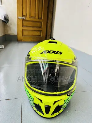এক্সিস হেলমেট