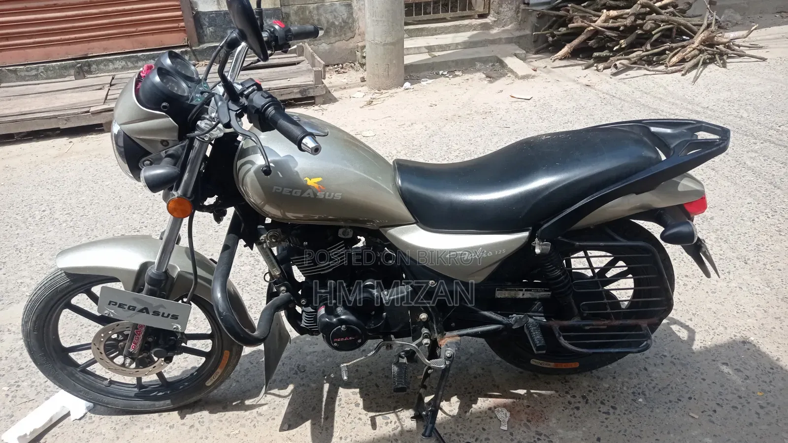 পেগাসাস ফ্যাবিও ১২৫ ২০২৪ গ্রে