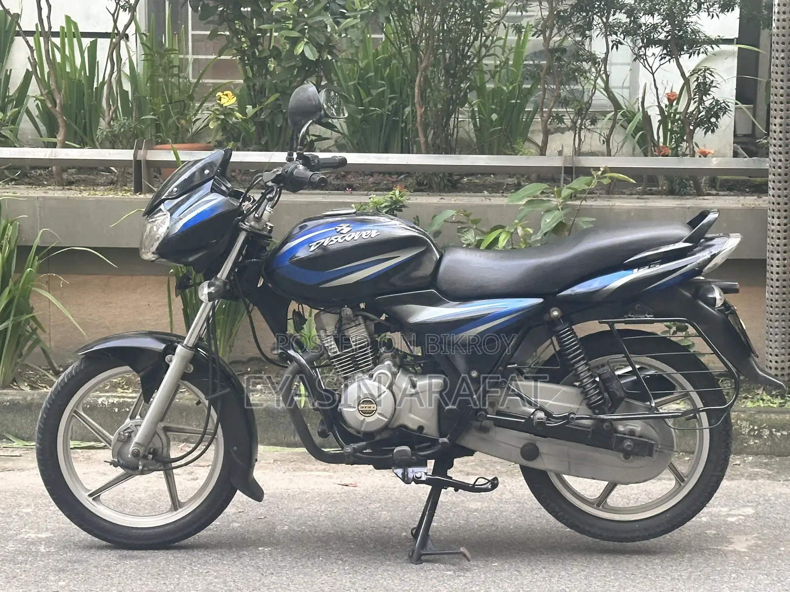 বাজাজ ডিসকভার ১২৫ ২০১৮ কালো