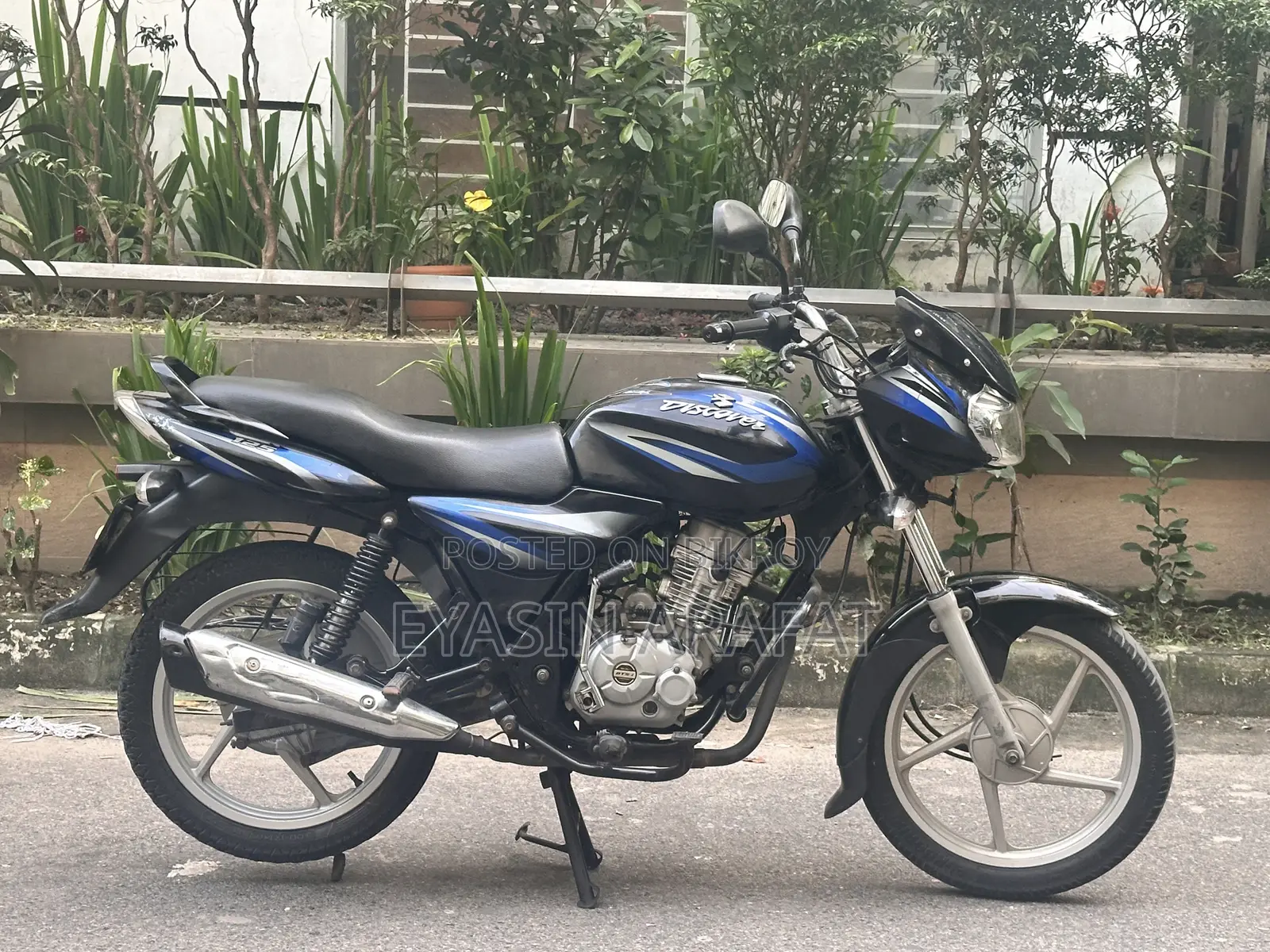 বাজাজ ডিসকভার ১২৫ ২০১৮ কালো