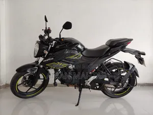 সুজুকি জিক্সার ২০২৪ কালো
