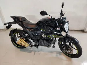 সুজুকি জিক্সার ২০২৪ কালো