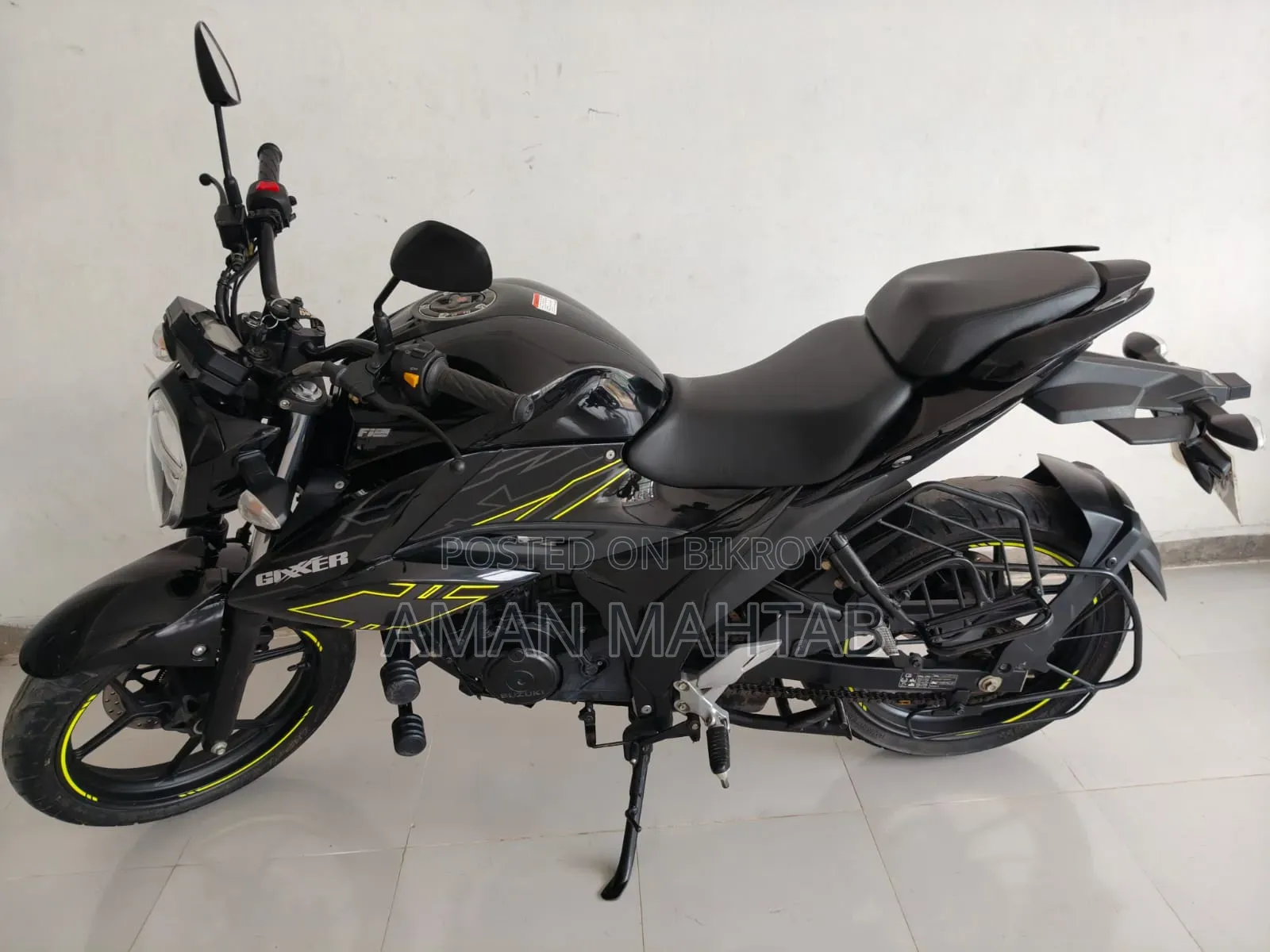 সুজুকি জিক্সার ২০২৪ কালো