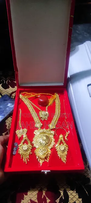 ইমিটেশন জুয়েলারি