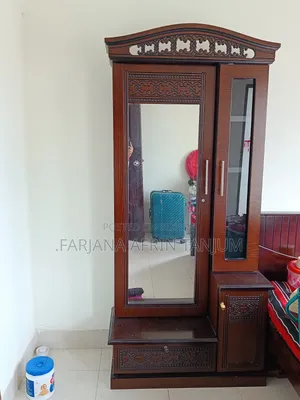 ড্রেসিং টেবিল