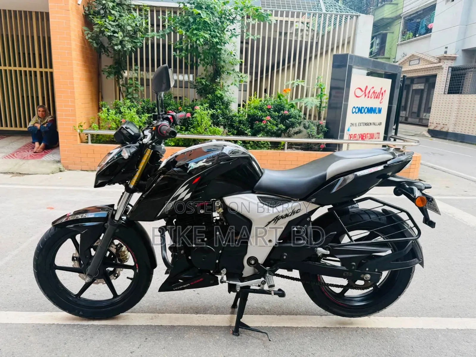 TVS Apache RTR 160 4V 2023 Black