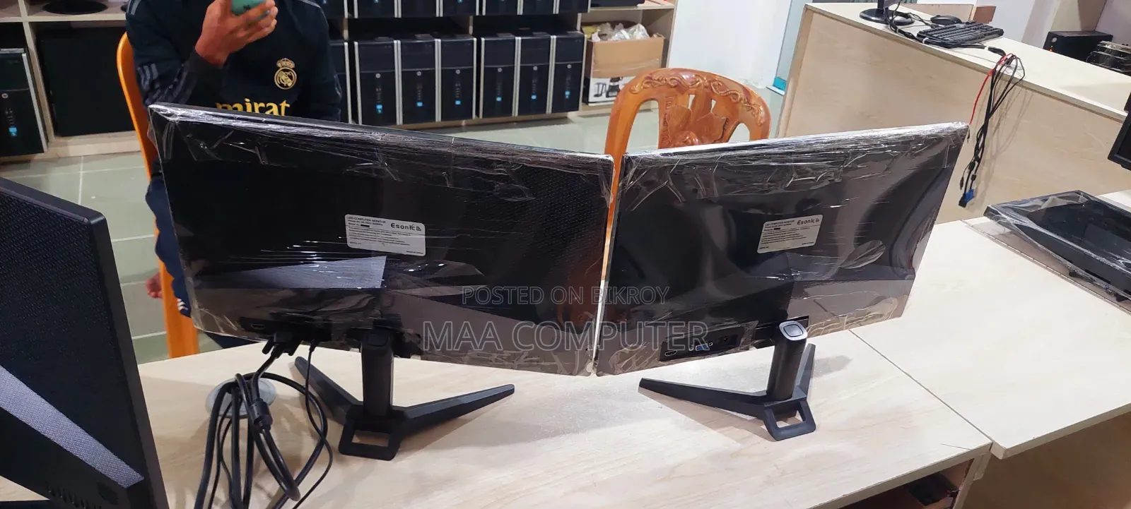 Exchange Offer > Borderless Type 19" { Esonic } HDMi VGA Supported