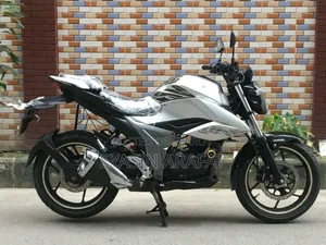 সুজুকি জিক্সার ২০২১ সিলভার