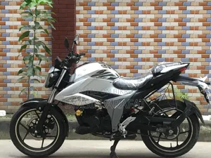 সুজুকি জিক্সার ২০২১ সিলভার