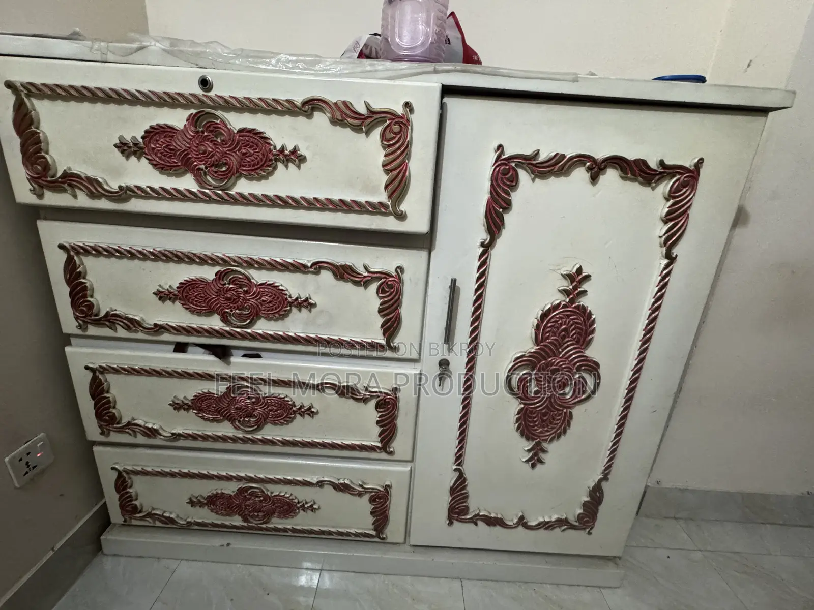 মালয়েশিয়ান উডের কিং সাইজ খাট বিক্রি করা হবে!