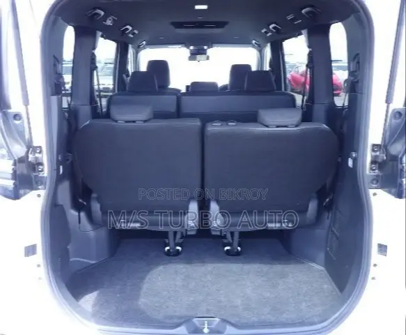 Toyota Voxy 2022 Pearl