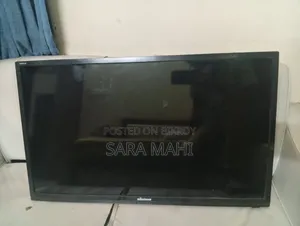 Minister TV 32" & Logitech Speaker