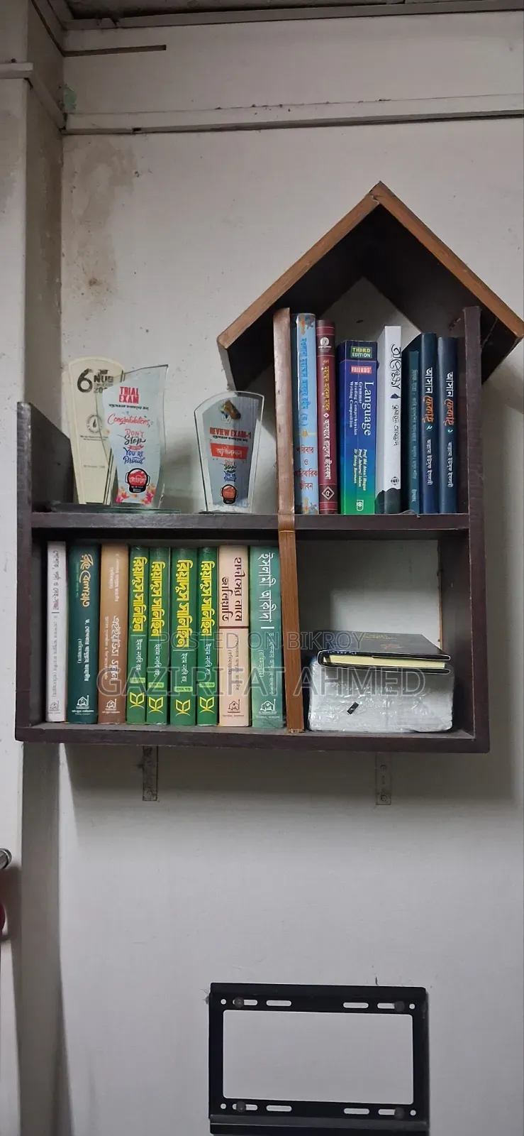 Sturdy Wall-Mounted Bookshelf / Book Rack – Chocolate Brown