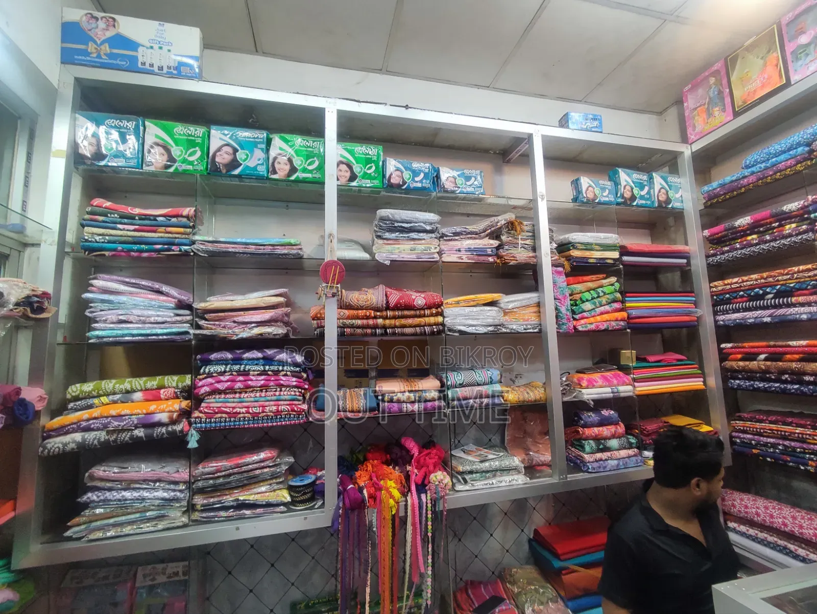 থাই গ্লাস সহ কসমেটিকস র্যাক বিক্রয়ের জন্য