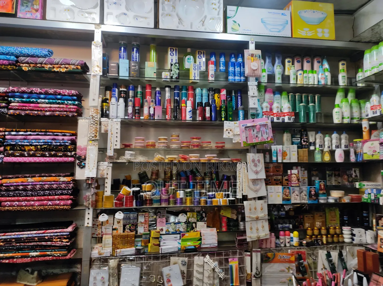 থাই গ্লাস সহ কসমেটিকস র্যাক বিক্রয়ের জন্য