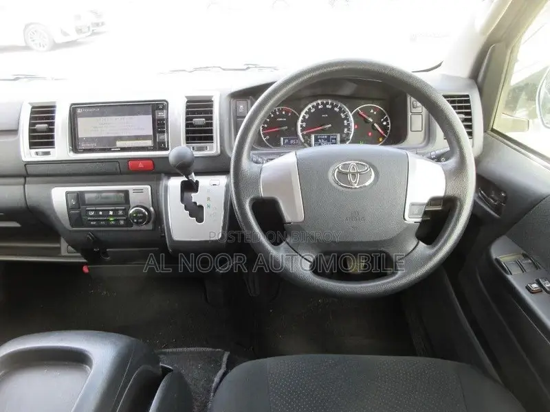 Toyota HiAce 2021 Silver