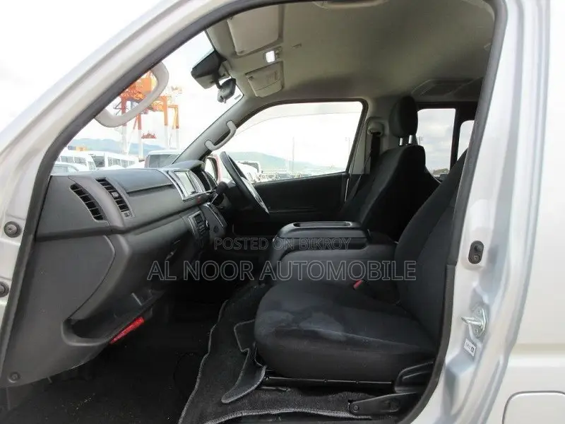 Toyota HiAce 2021 Silver