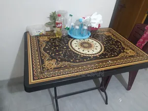 ডাইনিং টেবিল