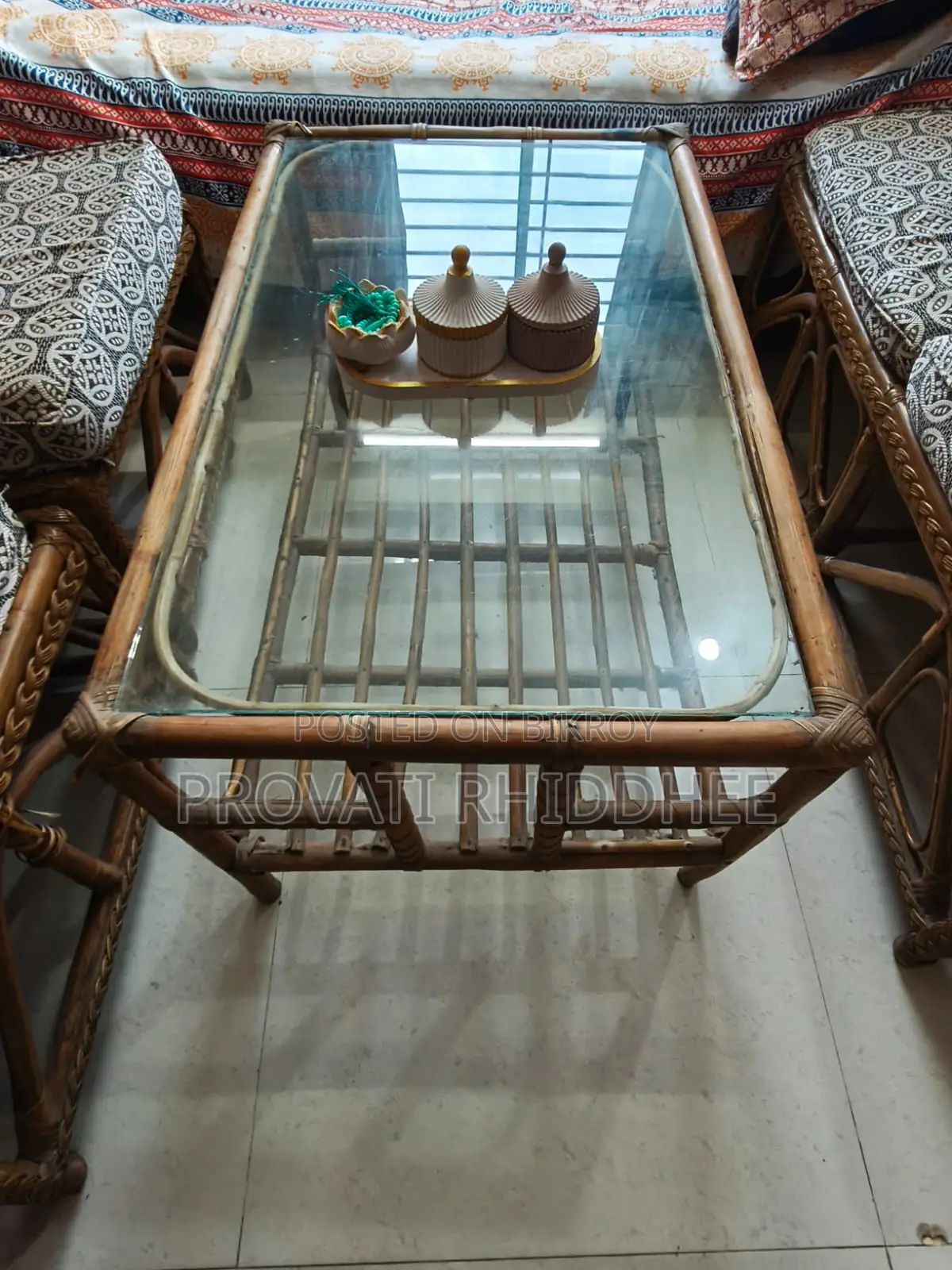 পুরাতন সোফা
