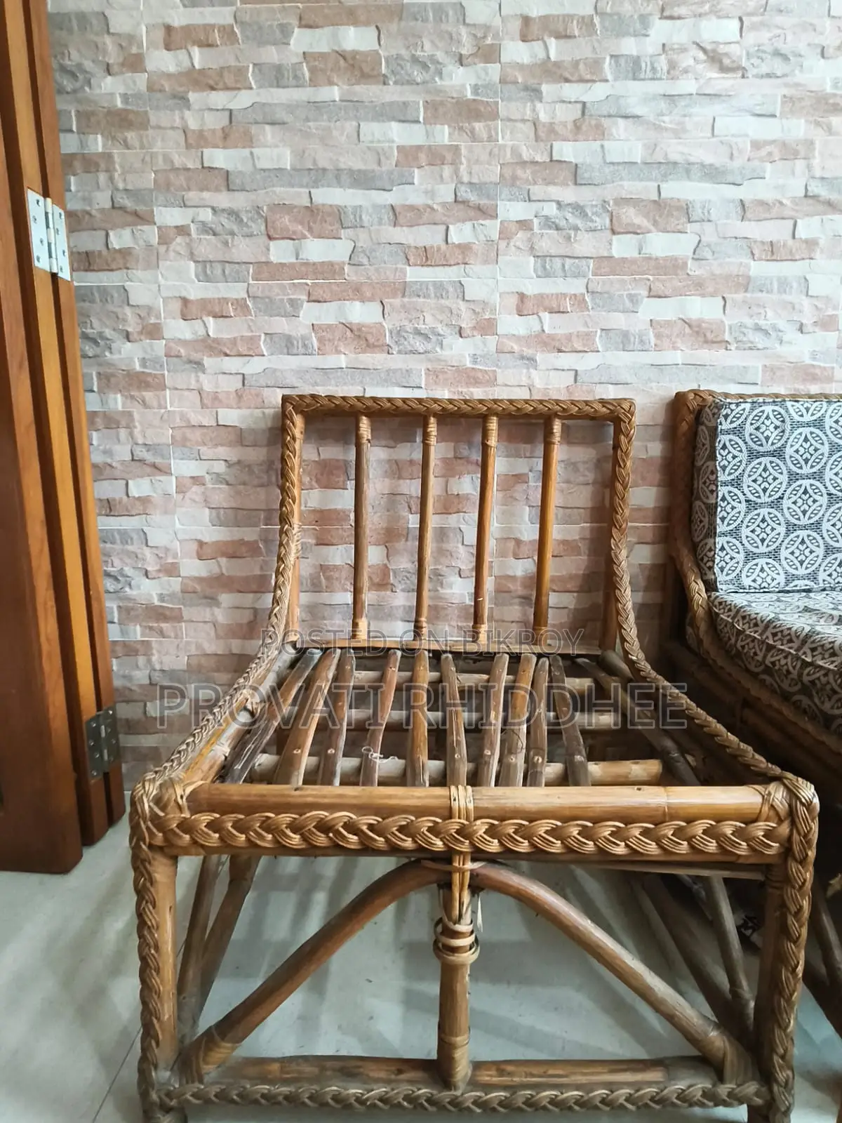 পুরাতন সোফা