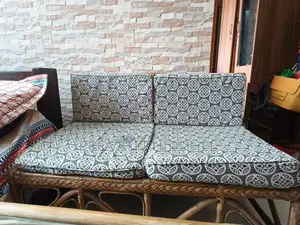 পুরাতন সোফা