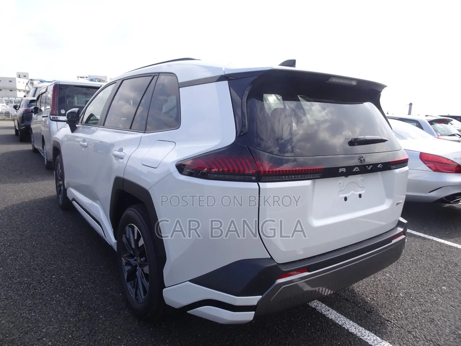 New Toyota RAV4 LE 2026 Pearl